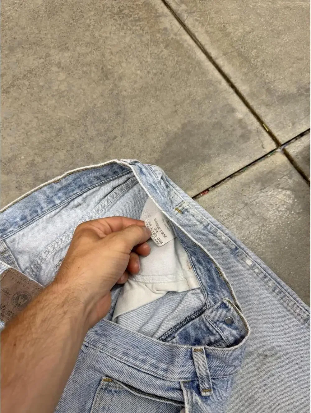 vintage wrangler relaxed baggy fit faded blue jean shorts jorts size 34